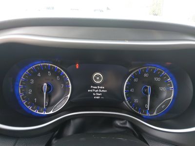 2023 Chrysler Pacifica — photo 14 view