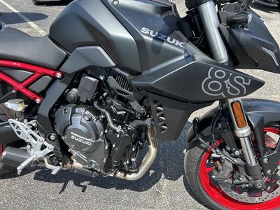 2025 Suzuki GSX-8S - Photo 9