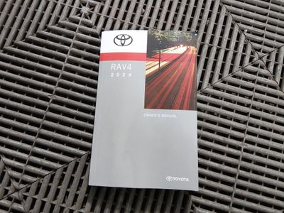 2024 Toyota RAV4 - Photo 18