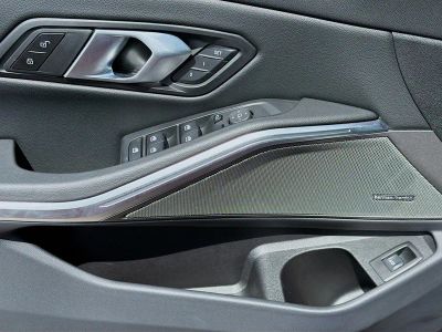 2025 BMW 3 Series — photo 22 view