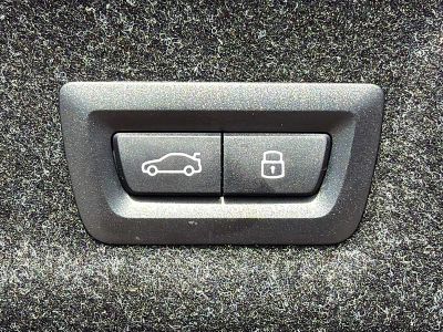 2025 BMW 3 Series — photo 12 view