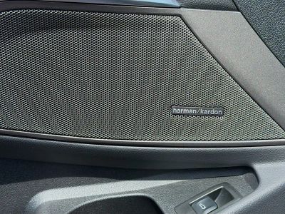 2025 BMW 3 Series — photo 23 view