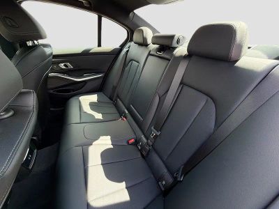 2025 BMW 3 Series — photo 20 view