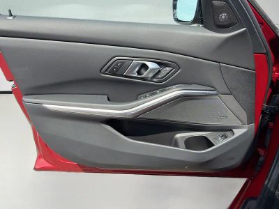 2025 BMW 3 Series — photo 21 view