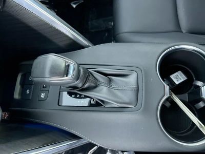 2024 Toyota Venza — photo 19 view