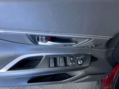 2024 Toyota Venza — photo 11 view