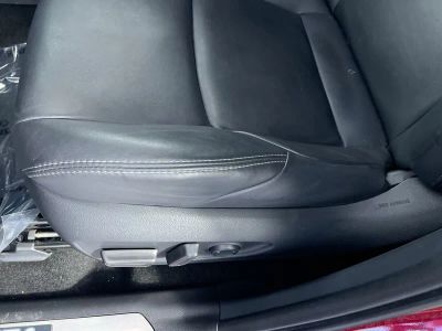 2024 Toyota Venza — photo 10 view