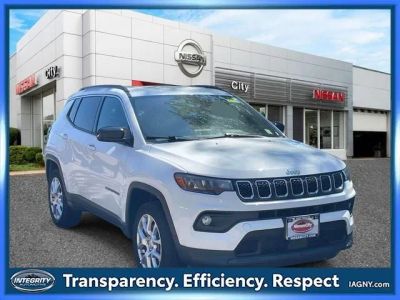 2023 Jeep Compass Latitude Lux in Bright White Clearcoat — front three-quarter view
