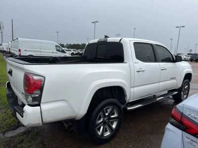 2019 Toyota Tacoma - Photo 2