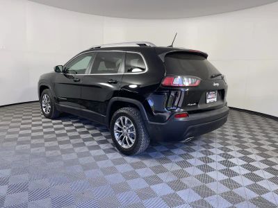 2019 Jeep Cherokee — rear three-quarter view