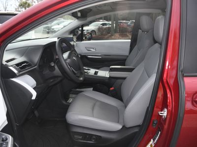 2025 Toyota Sienna - Photo 8