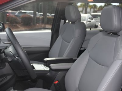 2025 Toyota Sienna - Photo 12