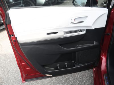 2025 Toyota Sienna - Photo 10