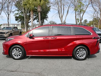 2025 Toyota Sienna - Photo 2