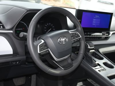 2025 Toyota Sienna - Photo 9