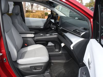 2025 Toyota Sienna - Photo 21