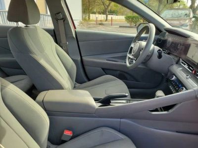 2024 Hyundai Elantra — photo 34 view