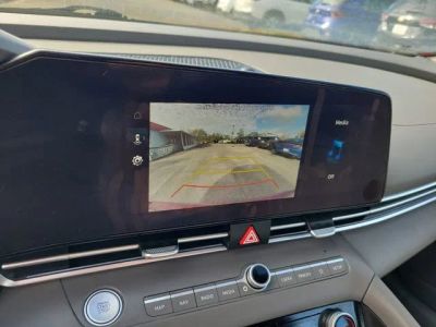 2024 Hyundai Elantra — photo 21 view