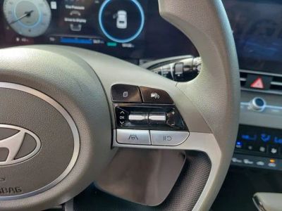 2024 Hyundai Elantra — photo 16 view