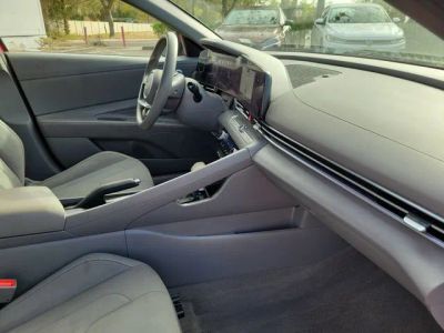 2024 Hyundai Elantra — photo 33 view