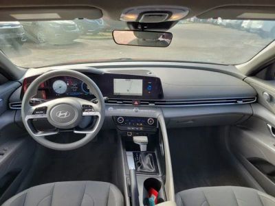 2024 Hyundai Elantra — photo 25 view