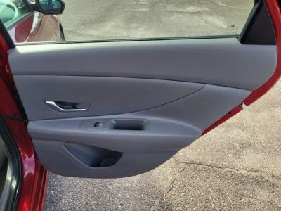 2024 Hyundai Elantra — photo 32 view