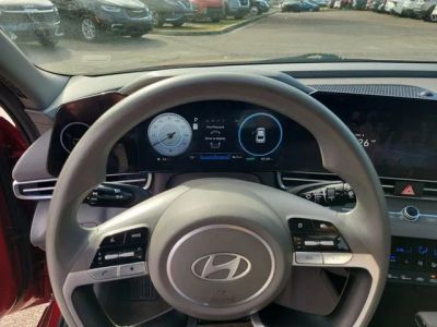 2024 Hyundai Elantra — photo 17 view