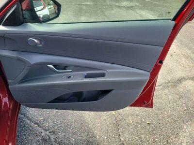 2024 Hyundai Elantra — photo 35 view