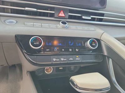 2024 Hyundai Elantra — photo 22 view
