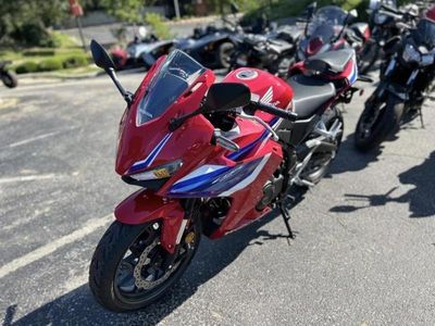 2025 Honda CBR500R - Photo 2