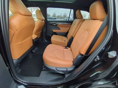2025 Toyota Highlander - Photo 16