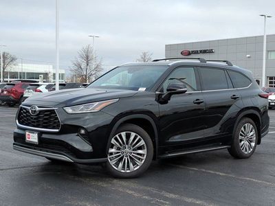 2025 Toyota Highlander - Photo 2