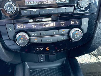 2017 Nissan Rogue - Photo 32