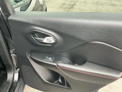 2019 Jeep Cherokee - Photo 19