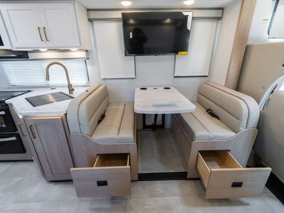 2026 Thor Motor Coach Chateau - Photo 14