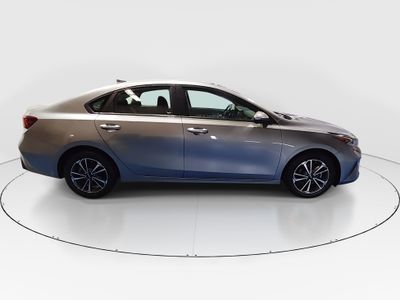 2024 Kia Forte — photo 8 view