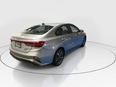 2024 Kia Forte — photo 7 view