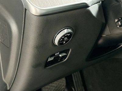2025 Mercedes-Benz GLC — photo 10 view