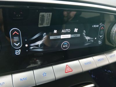 2025 Genesis GV70 - Photo 18