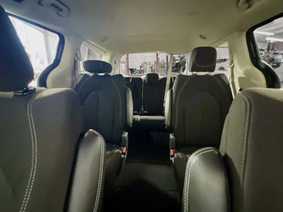 2023 Chrysler Voyager — photo 17 view