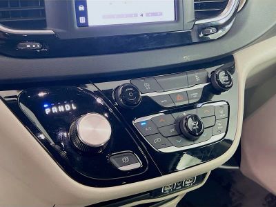 2023 Chrysler Voyager — photo 11 view