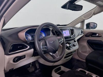 2023 Chrysler Voyager — photo 8 view