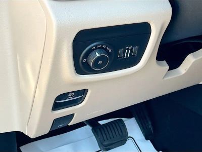 2026 Jeep Grand Cherokee — photo 10 view