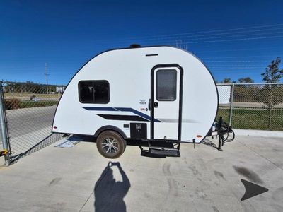 2022 Braxton Creek BUSHWACKER — interior view