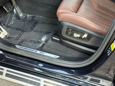 2021 BMW X7 xDrive40i — photo 33 view