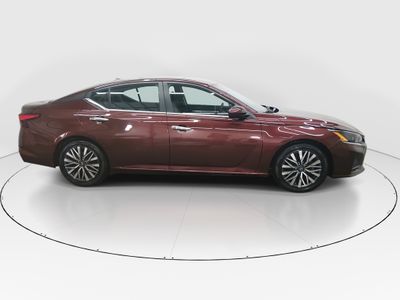 2023 Nissan Altima — photo 8 view