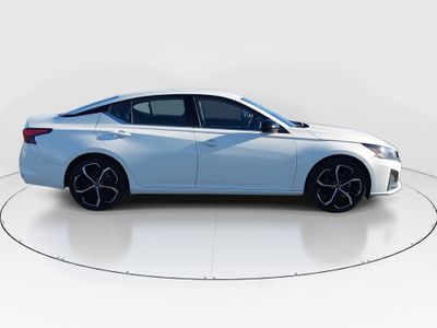 2023 Nissan Altima — photo 8 view