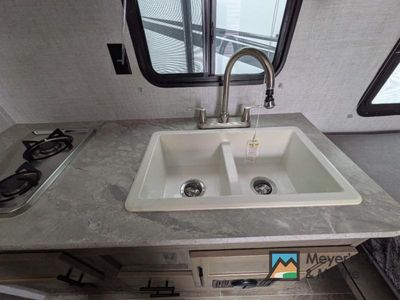 2021 Gulf Stream RV ENLIGHTEN - Photo 10