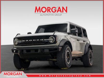 2024 Ford Bronco Wildtrak in Green — front three-quarter view
