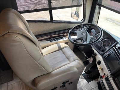 2019 Fleetwood Discovery LXE — photo 8 view
